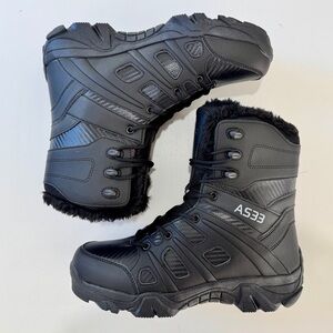 Men's Black fully lined Winter Boots for extreme weather. Size 8 new